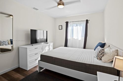 48 7 St, Dania Beach FL  33004-2306 exterior