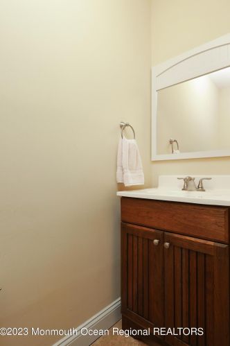 8 Benton Ave, Leonardo NJ  07737-1403 exterior