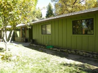 51448 Whispering Creek Rd, Oakhurst, CA 93644-8651