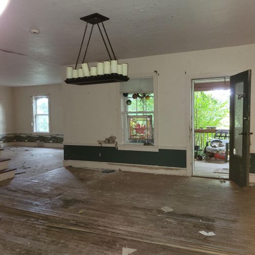 2150 Wallace Lake Rd, West Bend, WI 53090-1211