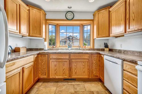 1184 Robins Nest Ln, New Holstein, WI 53061-1693