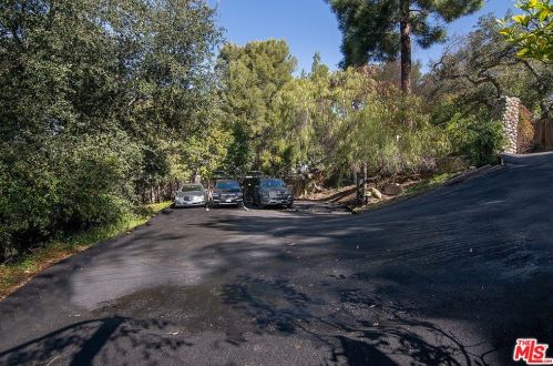 21658 Encina Rd, Topanga CA  90290-3524 exterior