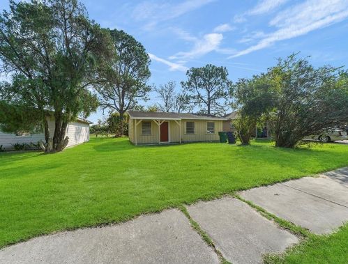 612 Marshall Rd, Angleton TX  77515-4230 exterior