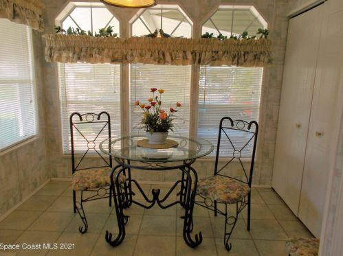 320 Loquat Dr, Sebastian, FL 32976-6832