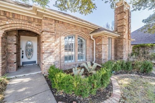 2332 Stonegate Dr, Bedford, TX 76021-4347