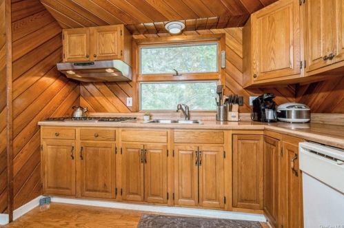 16 Deer Trl, Greenwood Lake NY  10925-4220 exterior