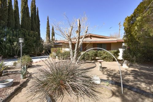 15730 La Cubre Dr, Victorville, CA 92394-2115
