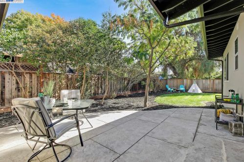 1681 Spruce St, Livermore CA  94551-1919 exterior