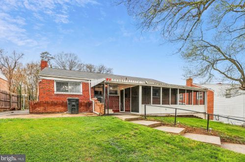 840 Burns St, Washington, DC 20019-4915