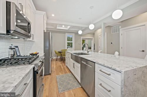 438 Kenyon St, Washington DC 20010-2915 exterior