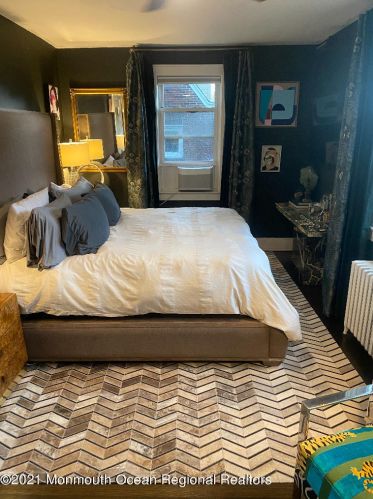 208 Park Dr, Woodbridge NJ  07095-2002 exterior