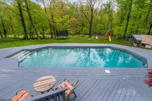 420 Drakestown Rd, Roxbury Township NJ  07836-9648 exterior