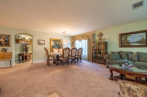 32782 The Old Rd, Santa Clarita, CA 91384-3075