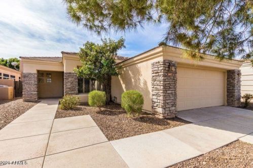3907 Carson Rd, Phoenix, AZ 85042-6221