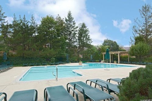 208 Ivy Hill Ln, Rye Brook NY  10573-1607 exterior