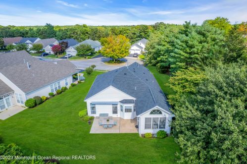 11 Dawnwinds Ct, Lakewood NJ  08701-7517 exterior