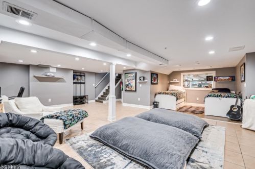 112 20th Ave, Manville NJ  08835-1640 exterior