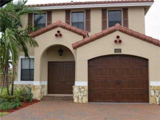 1002 99th Ave, Miami, FL 33172-2210