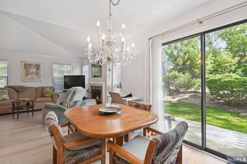 72 Fromm Ct, Mahwah NJ  07430-2958 exterior