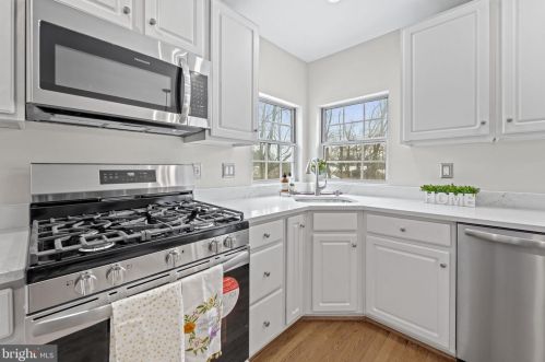 418 Deerpath Ave, Leesburg VA  20175-2517 exterior