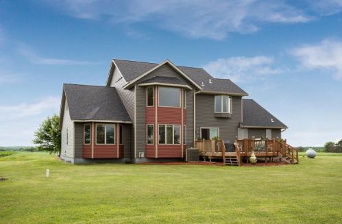 1683 150th St, New Johannesburg, WI 54017-6531