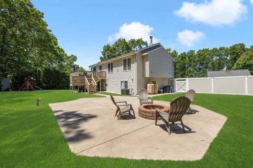 86 Hilltop Dr, Providence RI  02919-3013 exterior