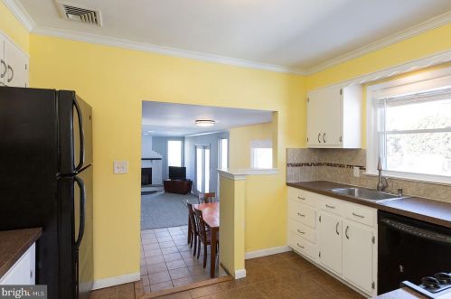 327 Ashford Dr, Lancaster PA 17601-3535 exterior