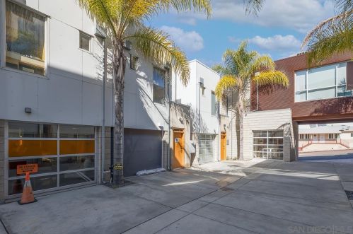 979 Laurel St, San Diego CA 92105-4736 exterior