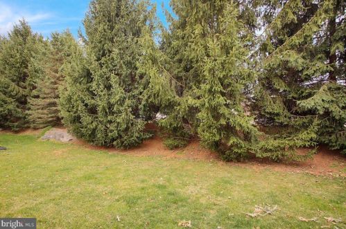 1816 Serene Way, Lancaster PA  17602-7001 exterior