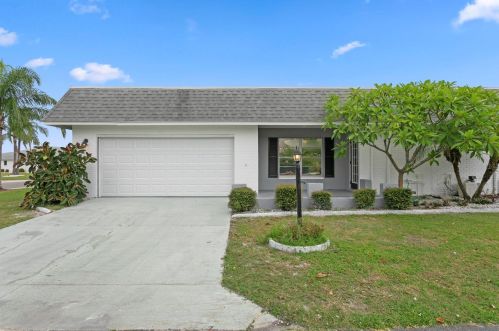 323 Faircross Cir, Ruskin, FL 33573-5810