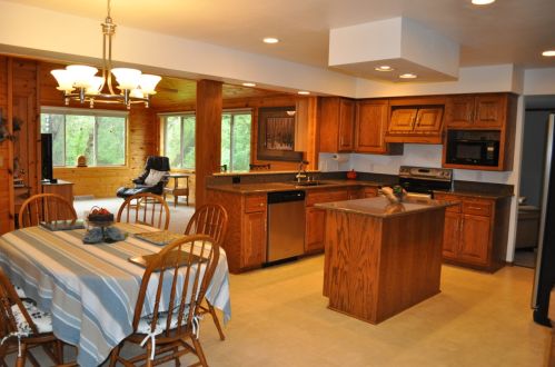 8809 Oriole Ln, Waterford, WI 53185-5516
