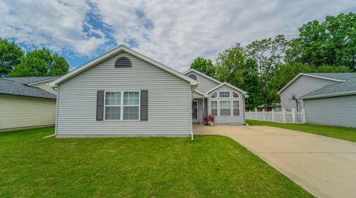 132 Pembroke Dr, Hobart, IN 46342-3470
