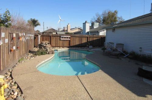 1333 4th St, Ripon, CA 95366-2801