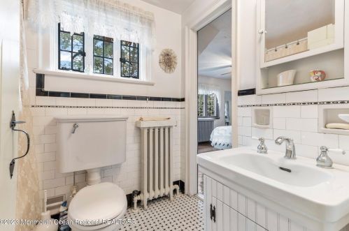 25 Schanck St, East Freehold NJ  07728-1844 exterior