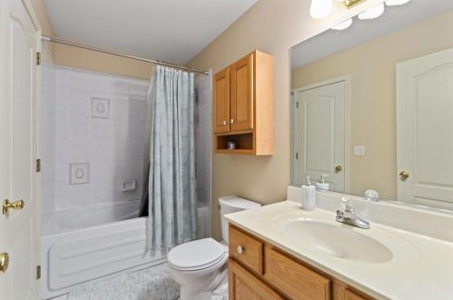 4 Saratoga Ct, Easton PA  18040-1046 exterior