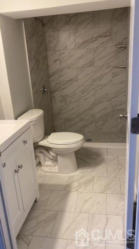 212 Freeman St, Woodbridge NJ  07095-3128 exterior