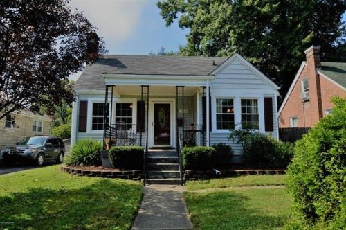 1424 Homeview Dr, Louisville, KY 40215-2226
