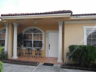 13762 171st Ln, Miami, FL 33177-2196
