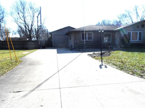 11820 Armour Dr, Mishawaka, IN 46545-5411