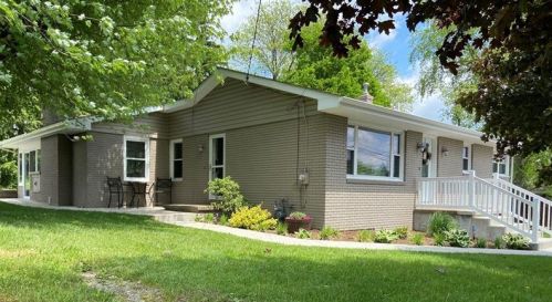 1124 Monastery Dr, Latrobe, PA 15650-2723