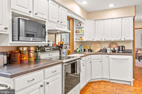 4 Stephen Dr, Glen Mills PA  19342-8803 exterior