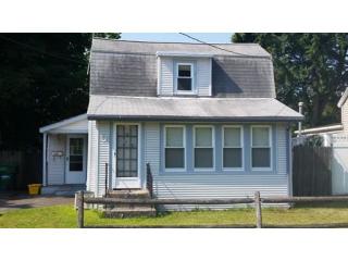 14 Elizabeth St, Lunenburg, MA 01462-2517