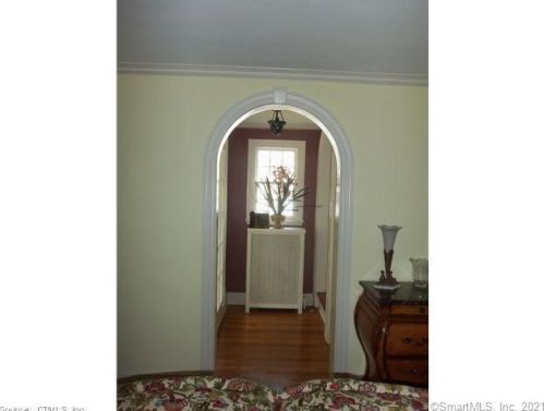 1232 Straits Tpke, Waterbury, CT 06762-2127