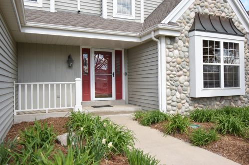 3516 Rivers Crossing Dr, Waukesha, WI 53189-6821