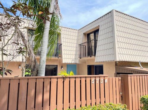 5734 57th Way, West Palm Beach, FL 33409-7116