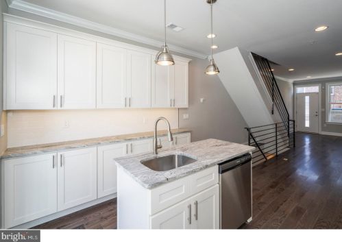 627 Cantrell St, Philadelphia PA  19148-3221 exterior
