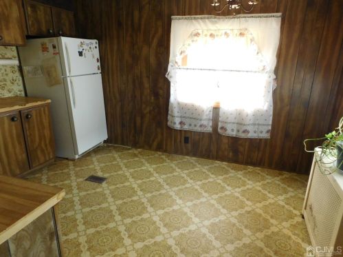 29 Alison Dr, Avenel NJ  07001-1929 exterior