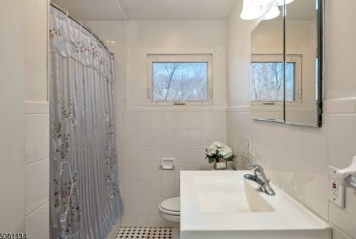 52 Parkway, West Paterson NJ  07424-1228 exterior