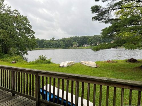 5 Lake Pt, Higganum, CT 06441-4570