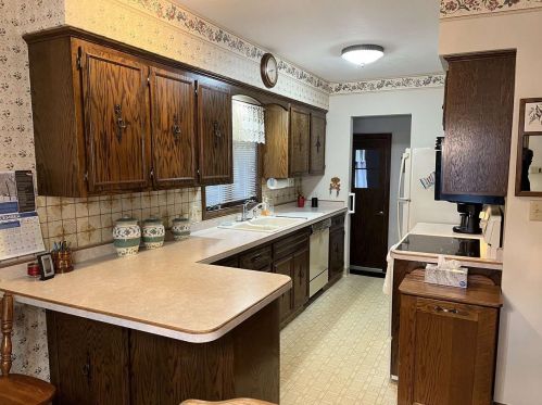 1462 Lakeshore Dr, Menasha WI  54952-1326 exterior